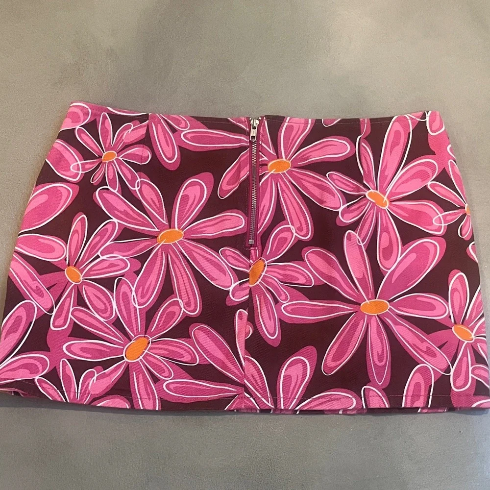 PrettyLittleThing Pink Floral Mini Skirt - Picture 2 of 3